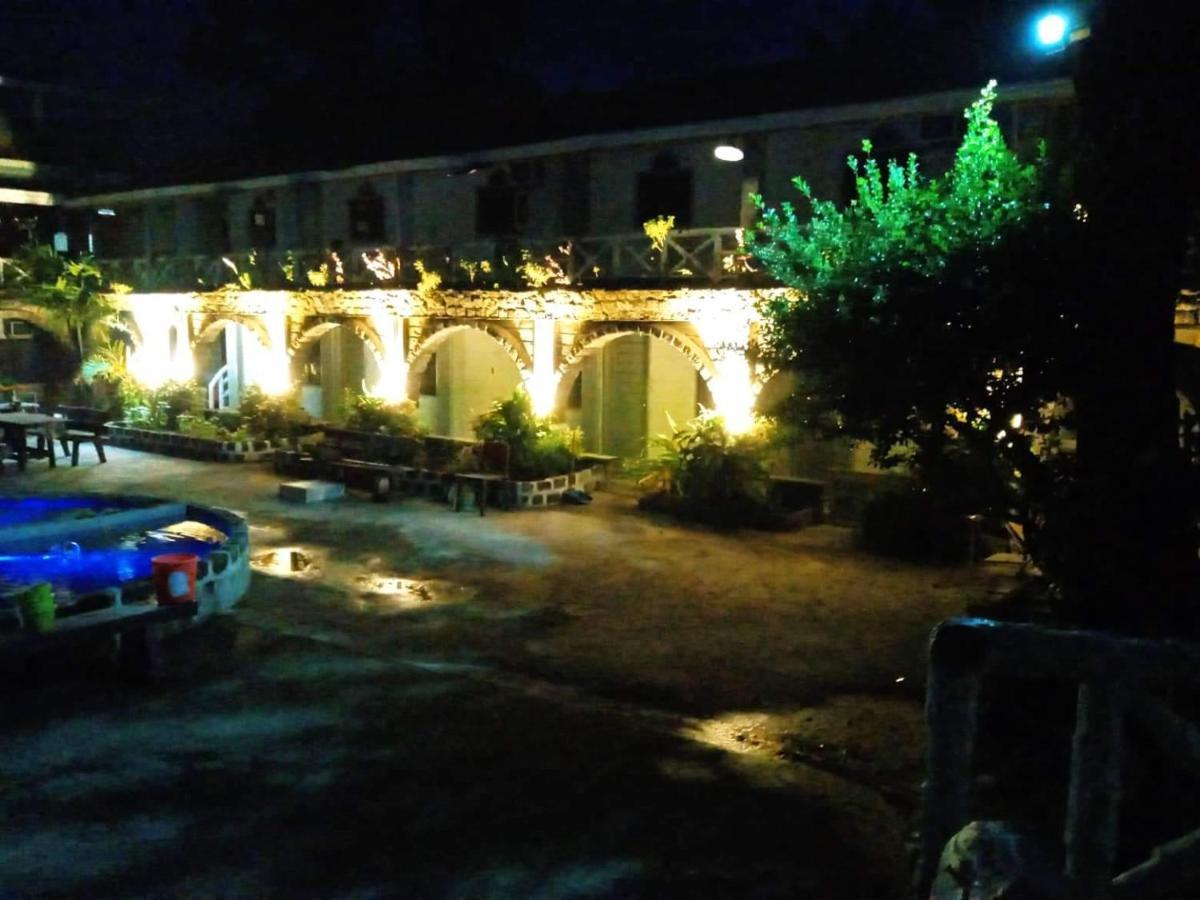 Sunbloom Beachfront Hotel And Restaurant Zambales Sinabacan Exterior foto