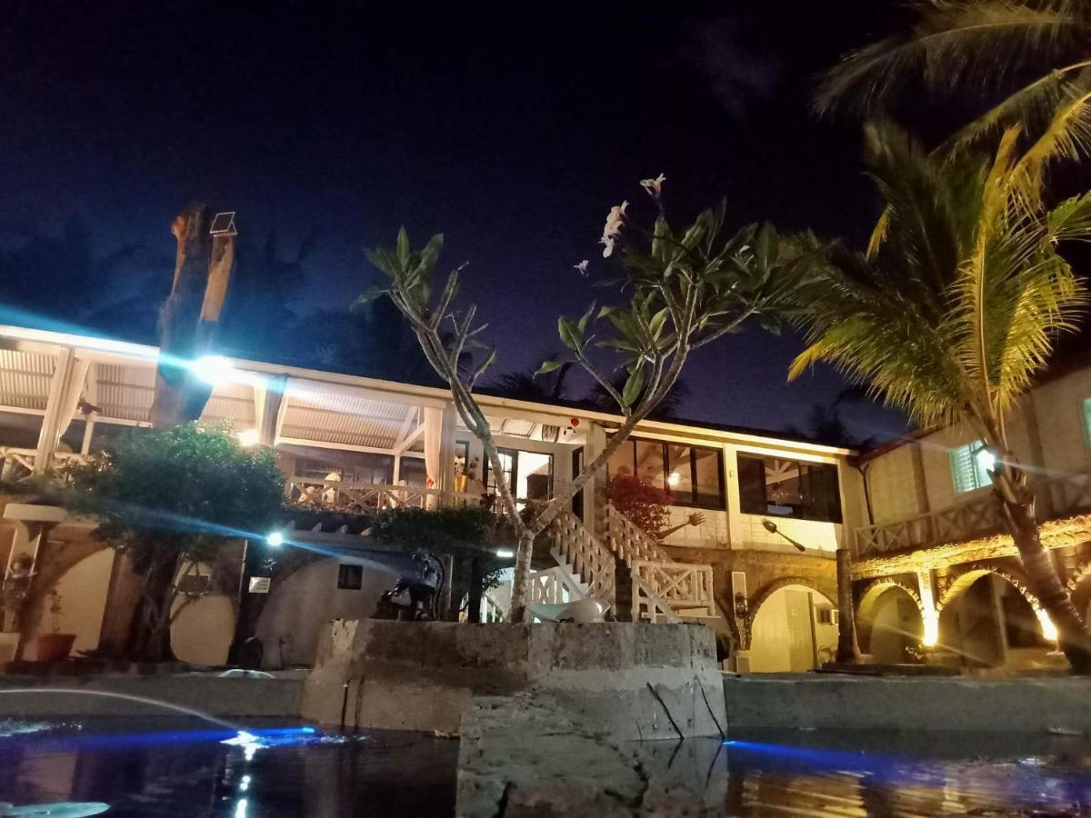Sunbloom Beachfront Hotel And Restaurant Zambales Sinabacan Exterior foto