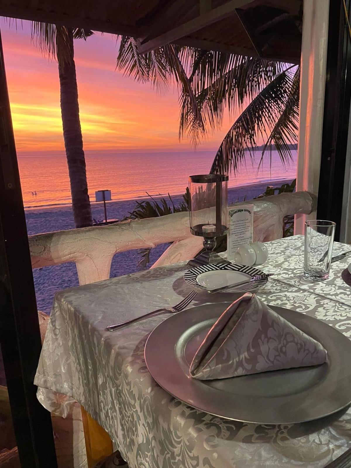 Sunbloom Beachfront Hotel And Restaurant Zambales Sinabacan Exterior foto