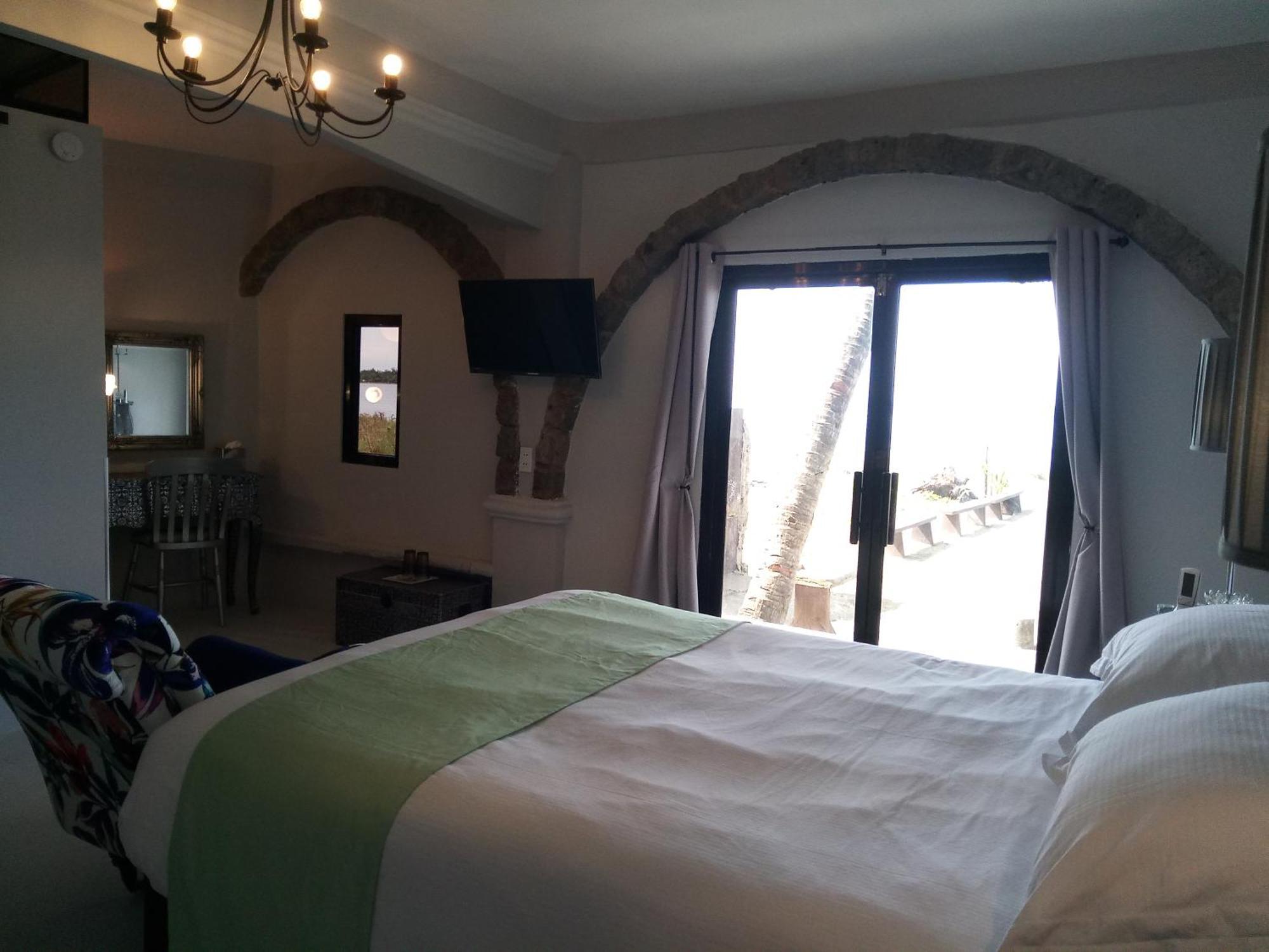 Sunbloom Beachfront Hotel And Restaurant Zambales Sinabacan Quarto foto